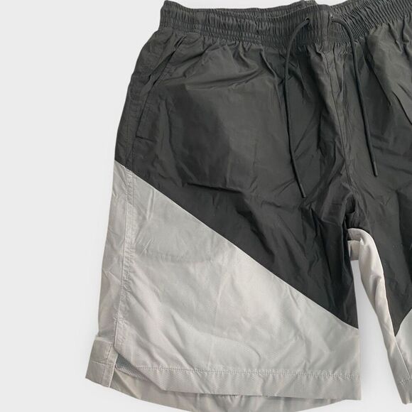 Nike Sportswear Windrunner Track Shorts  Black/Grey AR2424-010 Mens size XL New - Picture 4 of 10